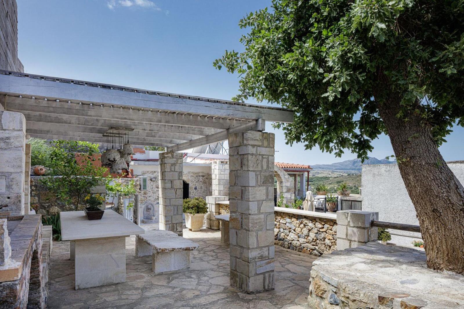Antonia'S Stonebuilt Mansion With A Private Pool Villa Armenoi  Exterior photo